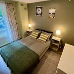 Cozy Vibes Like It Is Quiet With Three Bedrooms Appartamento