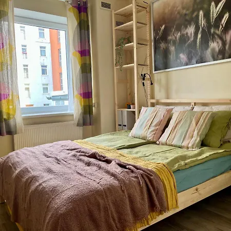 Cozy Vibes Like It Is Quiet With Three Bedrooms Apartment *