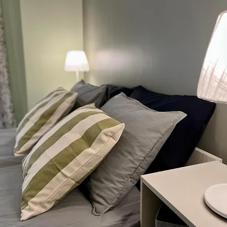 Cozy Vibes Like It Is Quiet With Three Bedrooms Διαμέρισμα