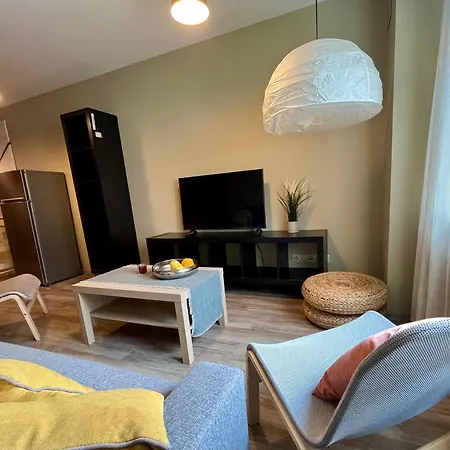 Cozy Vibes Like It Is Quiet With Three Bedrooms 아파트 리가
